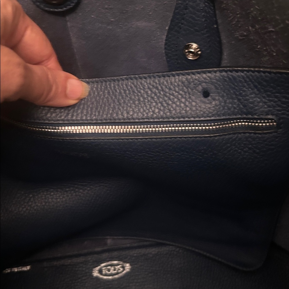 Tod’s Joy Large Tote Bag in Navy Blue Grained Leather - Picture 13 of 15